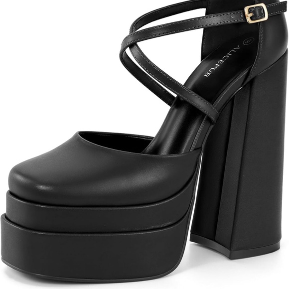 Black Heels - Picture 5 of 5